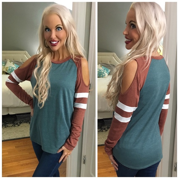 ❤️The Best Top! Color Block Cold Shoulder Top! - Picture 2 of 2
